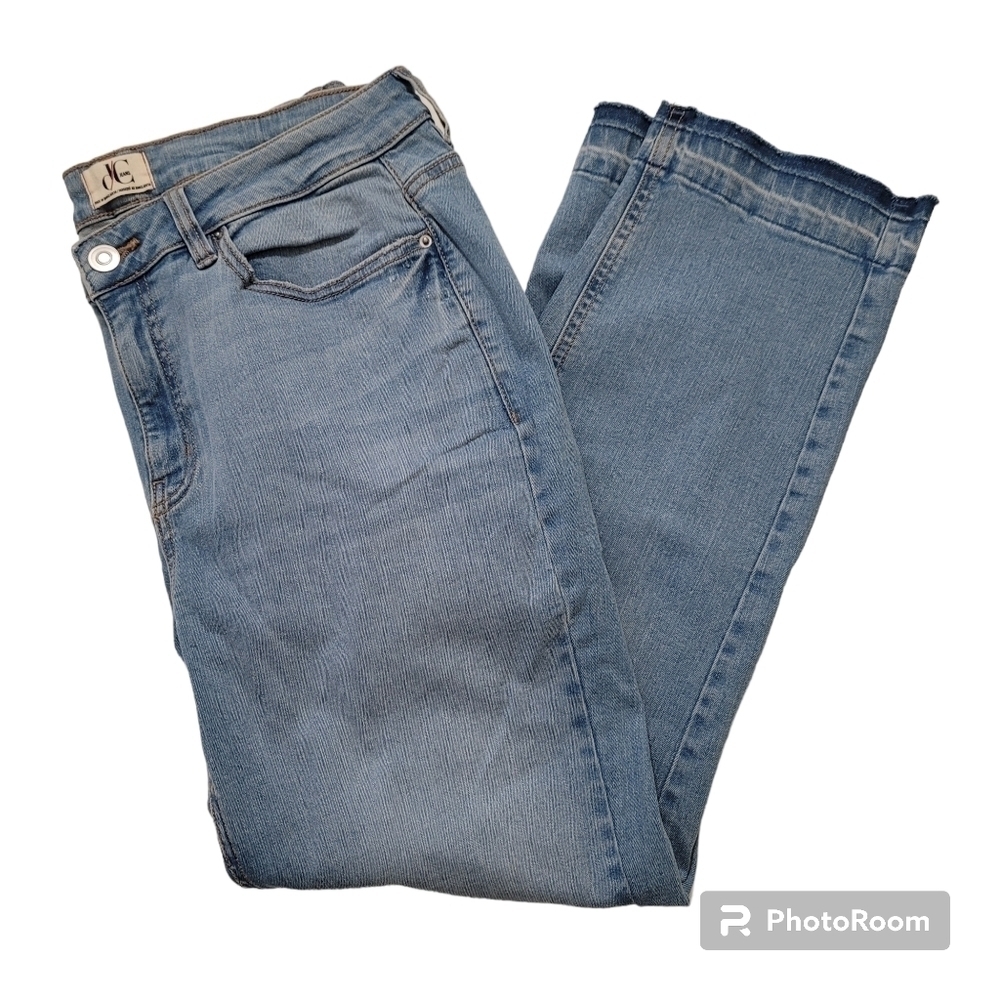 D/c Penningtons light wash released hem jeans